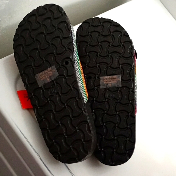 NEW Rhinestone Multicolor Red Sandals - Picture 6 of 8